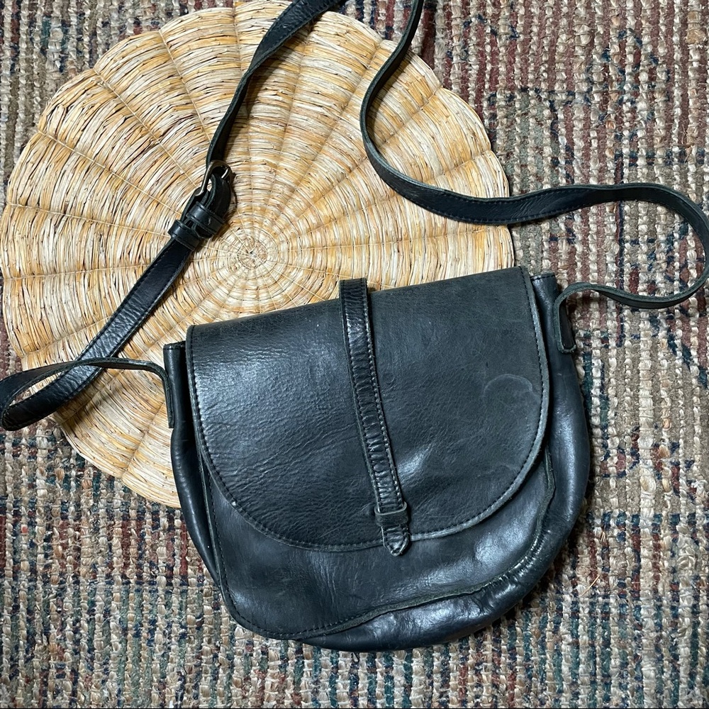 ABLE FashionABLE Tirhas Saddlebag Black Crossbody